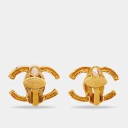مملوكة مسبقًا Chanel CC Textured Gold Tone Clip-on Stud Earrings