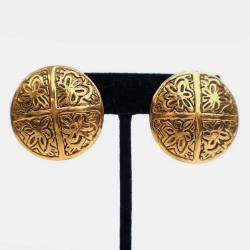 Pre Owned Chanel Vintage Gold Medallion Clip On Earrings