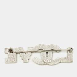 مملوكة مسبقًا Chanel CC Love Crystal Silver Tone Pin Brooch