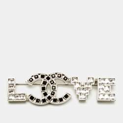 مملوكة مسبقًا Chanel CC Love Crystal Silver Tone Pin Brooch