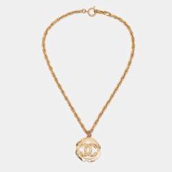 مملوكة مسبقًا Chanel CC Gold Tone Choker Necklace