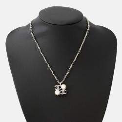 Pre Owned Chanel Cc Logo Faux Pearl Necklace Silver Metal Faux Pearl Rhinestone