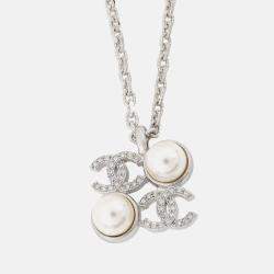 Pre Owned Chanel Cc Logo Faux Pearl Necklace Silver Metal Faux Pearl Rhinestone