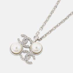 Pre Owned Chanel Cc Logo Faux Pearl Necklace Silver Metal Faux Pearl Rhinestone