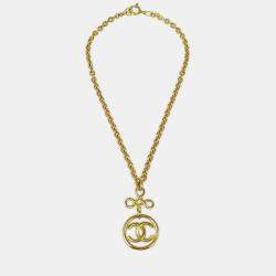 Pre Owned Chanel Gold Medallion Chain Pendant Necklace