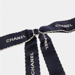 مملوكة مسبقًا Chanel Bow Motif Brooch Pin Navy Satin