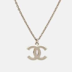 Pre Owned Chanel CC Crystal Faux Pearl Silver Tone Pendant Necklace