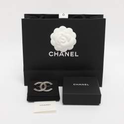 Pre Owned Chanel Silver Tone Metal Chain Detail CC Brooch