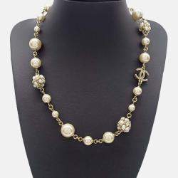 Pre Owned Chanel pearl necklace