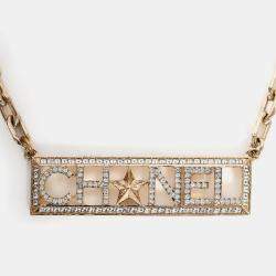 مملوكة مسبقًا Chanel 2017 Gold Toned Crystal Embellished Logo Star Choker Necklace