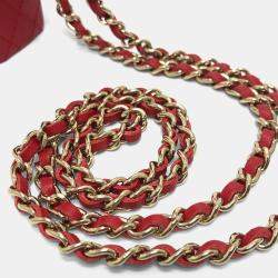 مملوكة مسبقًا شنطة شانيل جلد حمراء كتف بسلسلة لحافظة شفاه بعلامة كو كو سي سي