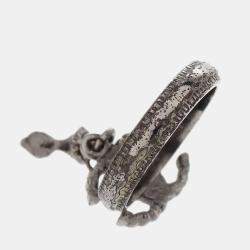 Pre Owned خاتم شانيل فضي مزيّن بشعار CC #50