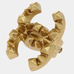 مملوكة مسبقًا أقراط شانيل ذهبية CC بclip-on