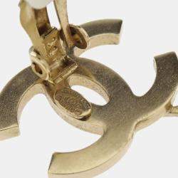 مملوكة مسبقًا Chanel Gold CC And Arrow Earrings Clip-On