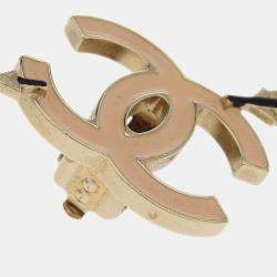 مملوكة مسبقًا Chanel Gold CC And Arrow Earrings Clip-On