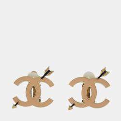مملوكة مسبقًا Chanel Gold CC And Arrow Earrings Clip-On