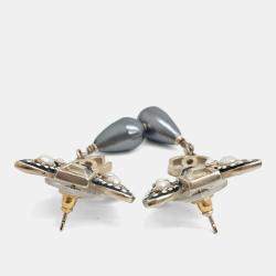 مملوكة مسبقًا Chanel Gold Tone Metal earrings