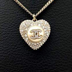 مملوكة مسبقًا Chanel heart necklace