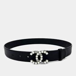 مملوكة مسبقًا حزام جلد أسود بشعار شانيل