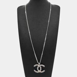 Pre Owned عقد شانيَل شعار معدني