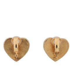 Pre Owned أقراط شانيل CC بشعار الدنيم وتصميم القلب مطلية بالذهب وراتنج بلون كحلي