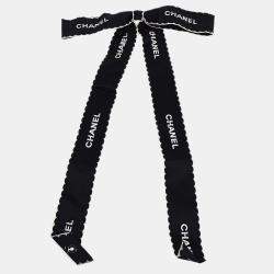 مملوكة مسبقًا Chanel Bow Brooch Pin Black Satin