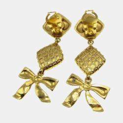 مملوكة مسبقًا أقراط شانيل متدلية بقوس مبطن تثبيت كليب-أون ذهبية اللون