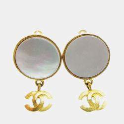 مملوكة مسبقًا Chanel Dangle Earrings Clip-On Gold Shell