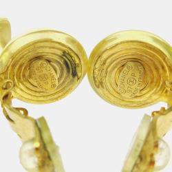 Pre Owned أقراط شانيل لؤلؤ صناعي معلقة كليب-أون أكريليك