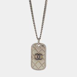 مملوكة مسبقًا قلادة شانيل سلسلة مستطيلة فضية