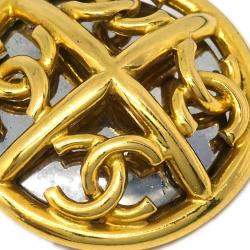 مملوكة مسبقًا Chanel Button Earrings Clip-On Gold