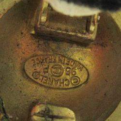 مملوكة مسبقًا أقراط زر شانيل مشبك ذهبي