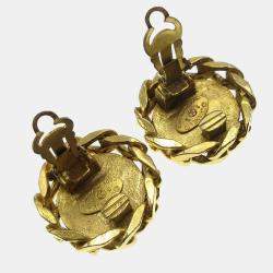 Pre Owned أقراط شانيل مزينة بالأزرار ومزينة بحجر الراين قابلة للقص عصابة ذهبية