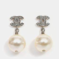 Pre Owned Chanel 2022 Silver Tone CC Pearl Earrings