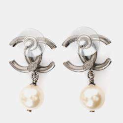مملوكة مسبقًا Chanel 2011 Silver Toned CC Faux Pearl Drop Earrings