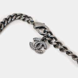 Pre Owned قلادة شانيل CC مزينة بالكريستال السداسي ب22