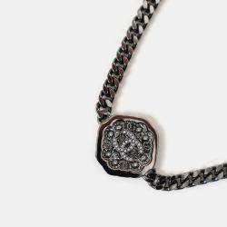 Pre Owned قلادة شانيل CC مزينة بالكريستال السداسي ب22