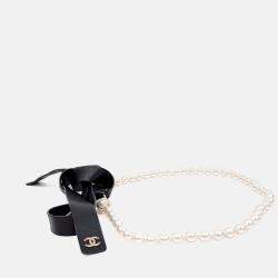 مملوكة مسبقًا Chanel Black Leather Pearl Belt