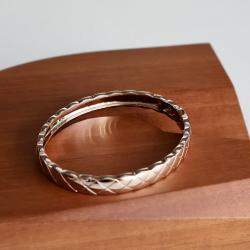 مملوكة مسبقًا سوار شانيل كوكو كراش عريض ذهبي مقاس صغير