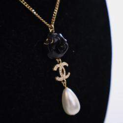 مملوكة مسبقًا Chanel Crystal Camellia Pearl Drop Necklace
