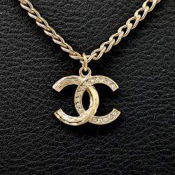 Pre Owned قلادة شعار شانيل