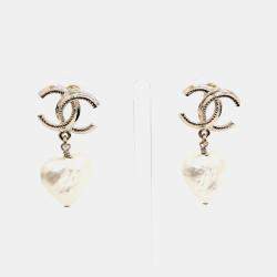 مملوكة مسبقًا أقراط شعار اللؤلؤ شانيل