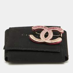 Pre Owned بروش شانيل سي سي كريستالات مينا ذهبي اللون