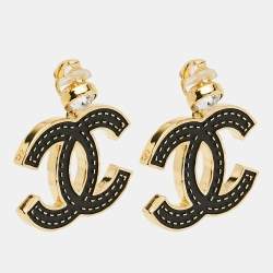 Pre Owned أقراط شانيل CC مطلية بالمينا مزينة بالكريستال وذهبية اللون