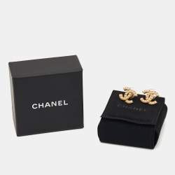 مملوكة مسبقًا أقراط شانيل سي سي لؤلؤ صناعي ذهبي اللون