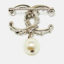مملوكة مسبقًا Chanel CC Crystals Faux Pearl Silver Tone Brooch
