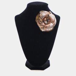 مملوكة مسبقًا Chanel Camellia Brooch