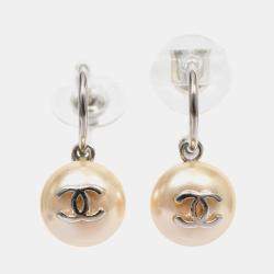 Pre Owned Chanel 2000 Silver Toned Faux Pearl Drop Earrings