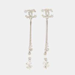 مملوكة مسبقًا Chanel Cc Logo No5 Faux Pearl Clover Earrings Silver Metal Rhinestone Faux Pearl