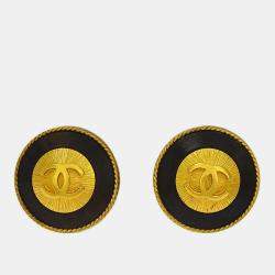 مملوكة مسبقًا Chanel Gold Button Earrings Clip-On